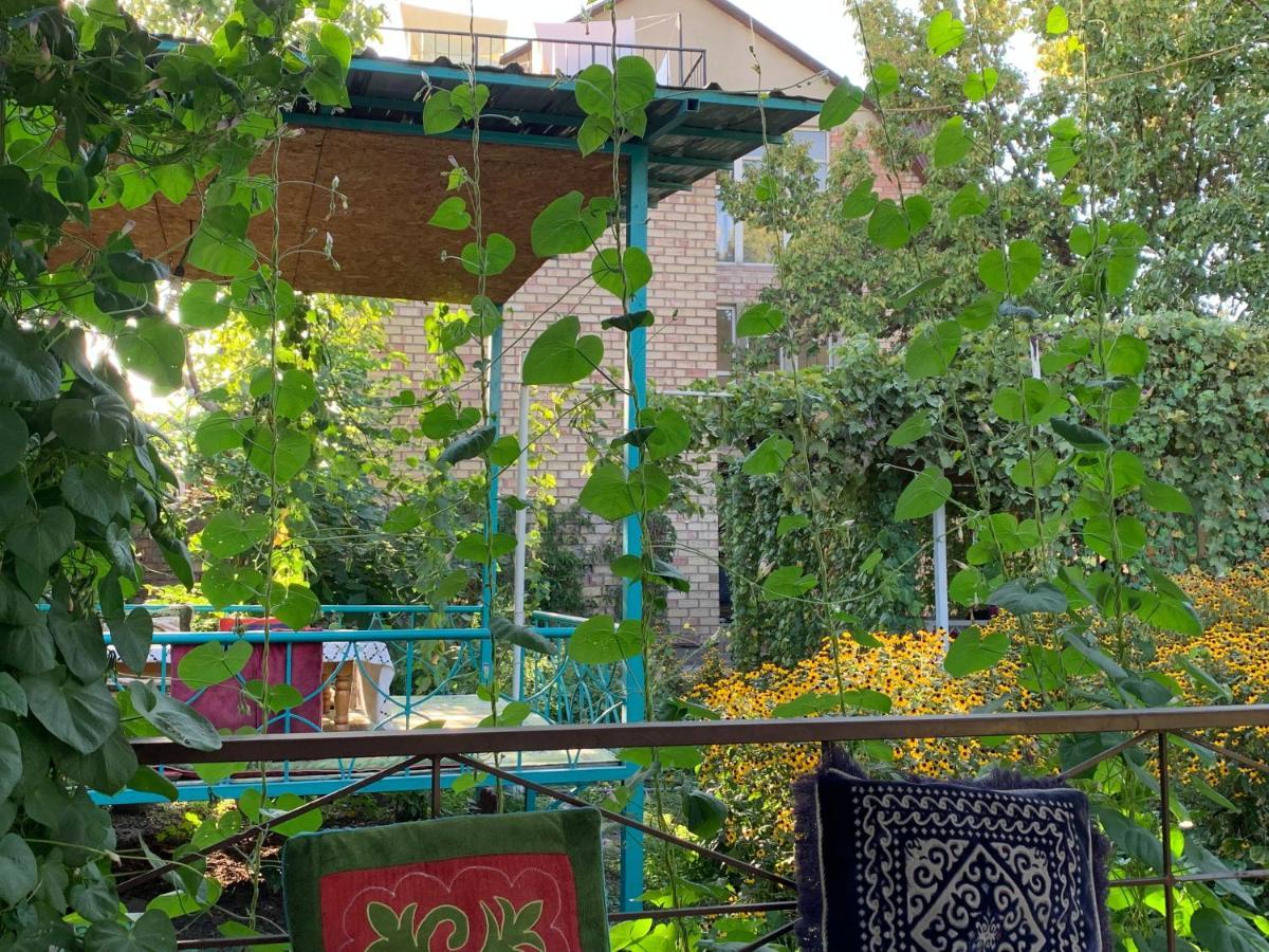 Sakura Guesthouse Bischkek Exterior foto